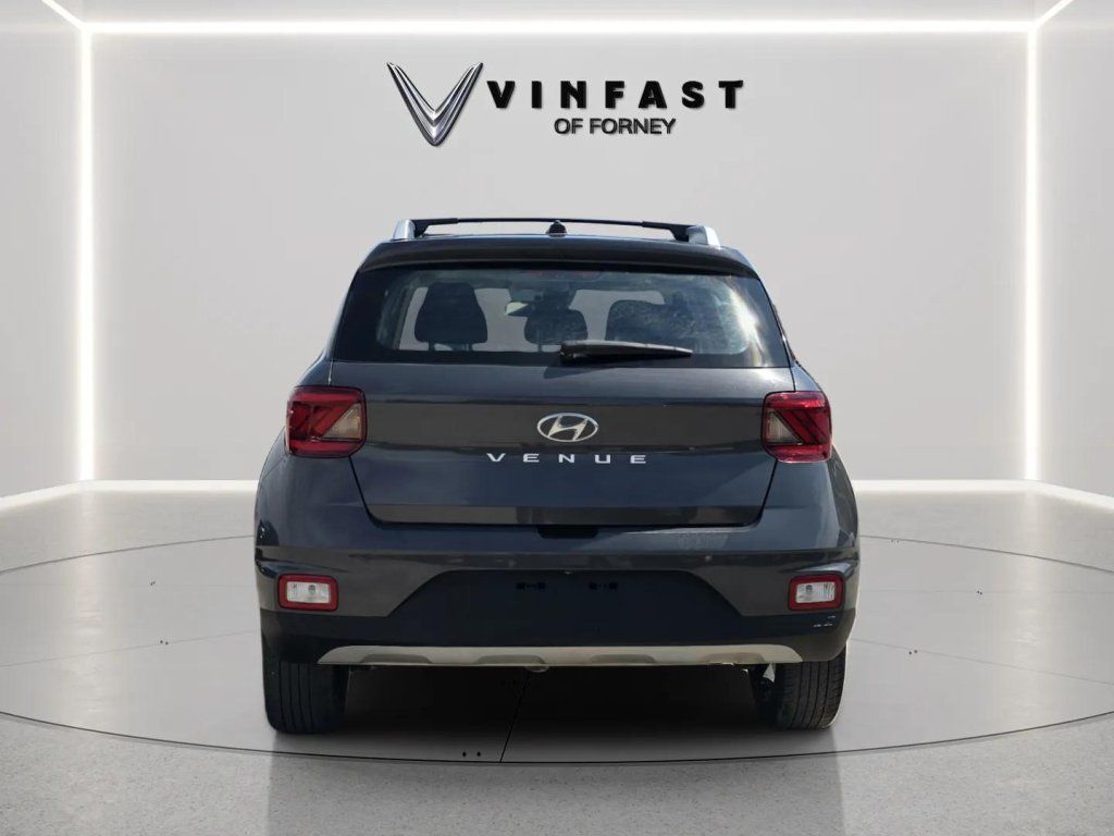 Used 2023 Hyundai Venue SEL w/ Cargo Package FWD image 4