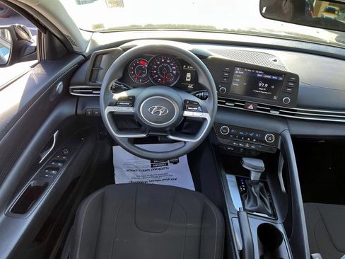 Used 2022 Hyundai Elantra SEL image 13
