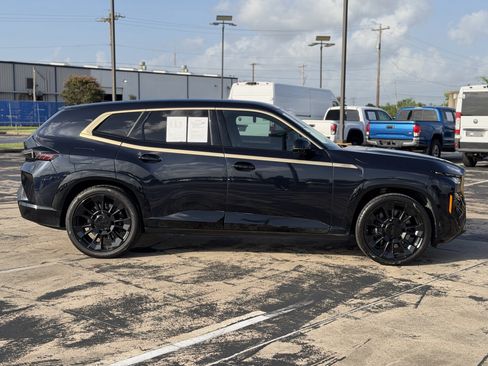 Used 2023 BMW XM AWD/4WD image 16