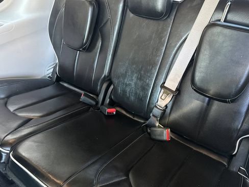Used 2023 Chrysler Pacifica Limited FWD image 18