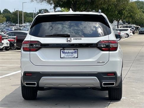 New 2025 Honda Pilot Touring image 5