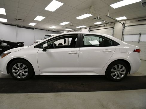 Used 2022 Toyota Corolla LE FWD image 4