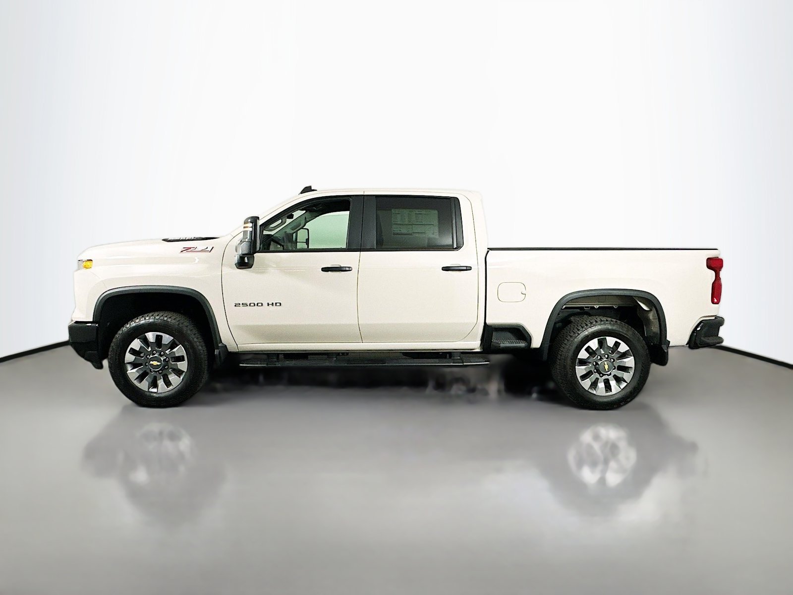 New 2026 Chevrolet Silverado 2500 Custom w/ Z71 Off-Road Package AWD/4WD image 4