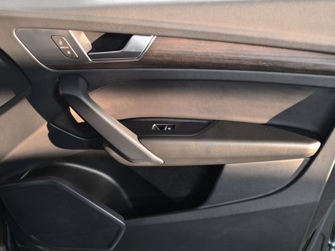 Certified 2023 Audi Q5 2.0T Premium w/ Convenience Package image 9