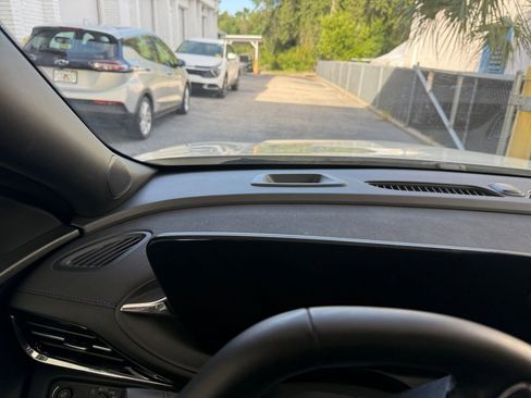 Used 2025 Buick Envista Sport Touring image 34