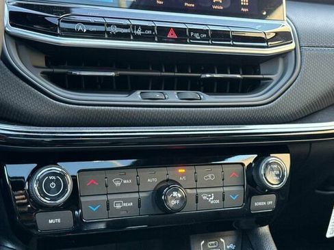 New 2026 Jeep Compass Limited image 18