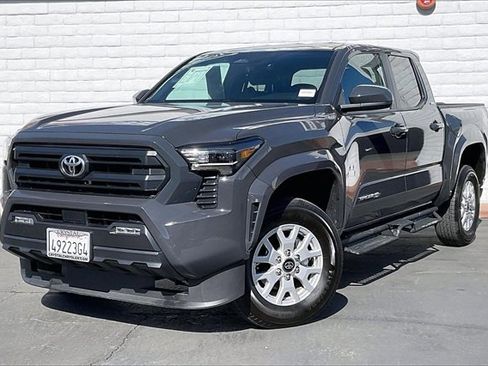 Used 2025 Toyota Tacoma SR5 image 1