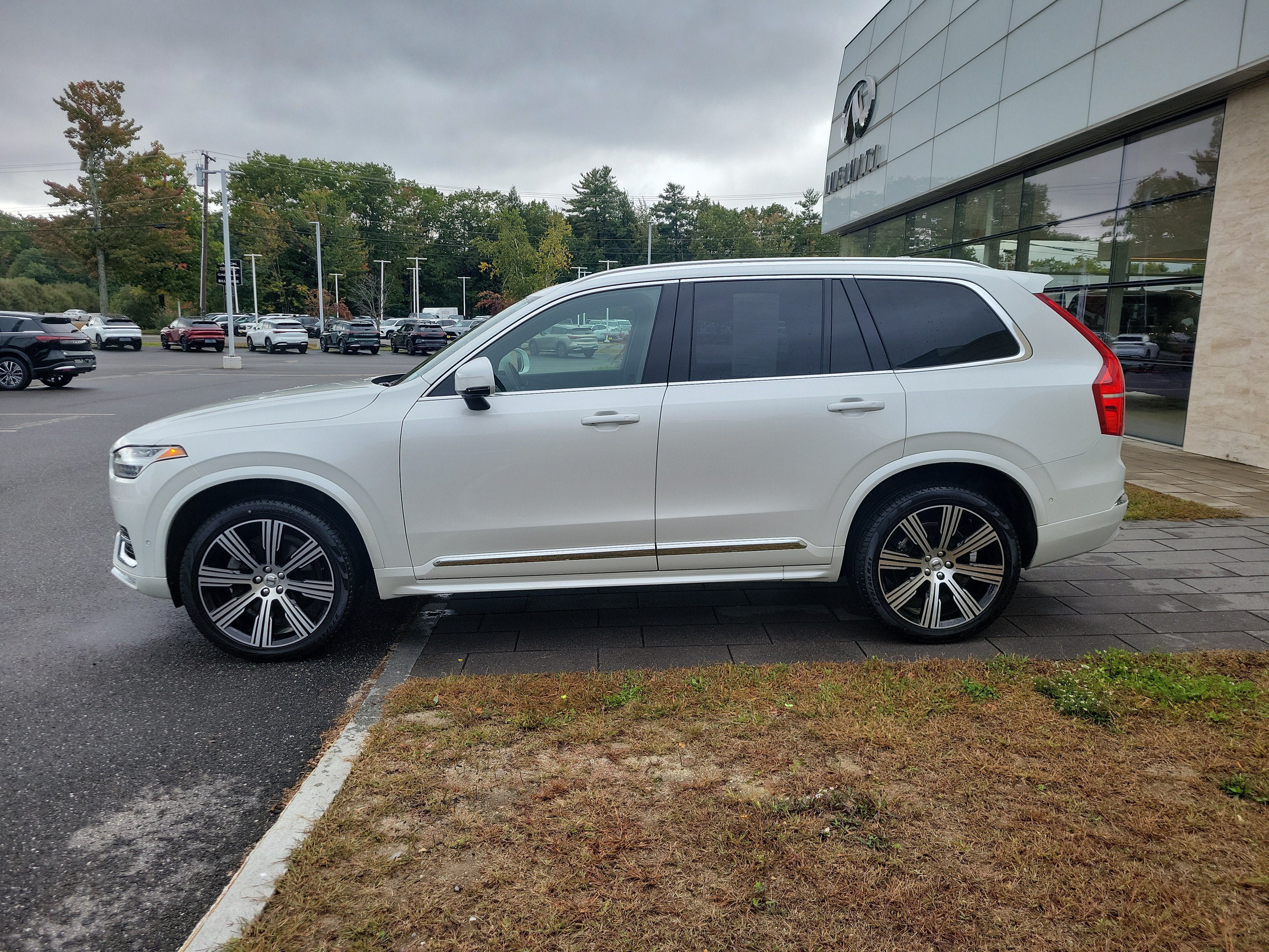 Used 2025 Volvo XC90 B6 Ultra AWD/4WD image 2
