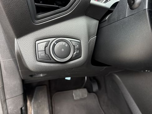 Used 2017 Ford Escape SE w/ Equipment Group 201A FWD image 16