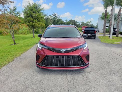New 2026 Toyota Sienna XSE FWD image 2