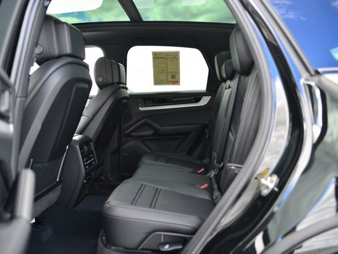 Certified 2026 Porsche Cayenne E-Hybrid image 14