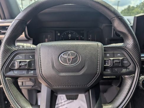 Used 2025 Toyota Tacoma SR5 AWD/4WD image 20