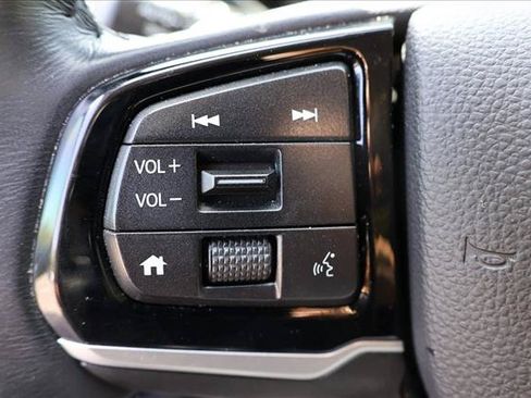 Used 2025 Honda Odyssey Touring image 14