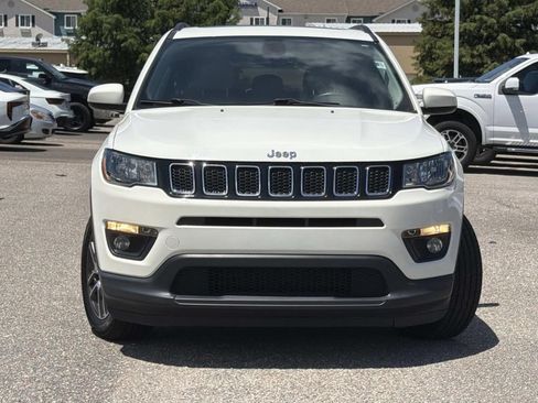 Used 2019 Jeep Compass Latitude FWD image 2