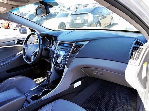 Used 2012 Hyundai Sonata Base 4dr Sedan w/ Leather Pkg image 11