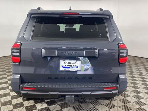 Used 2025 Toyota 4Runner SR5 AWD/4WD image 5
