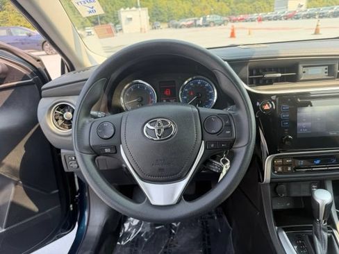 Used 2017 Toyota Corolla LE w/ Carpet Mat Package (TMS) FWD image 14