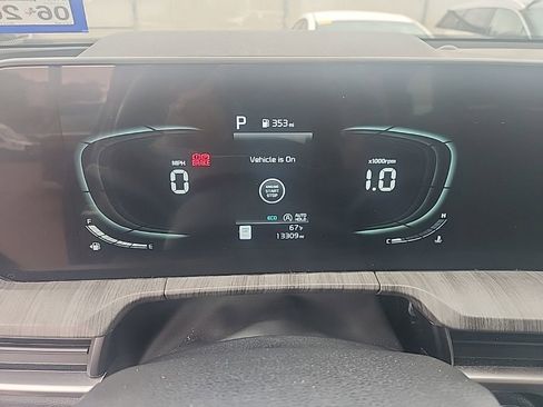 Used 2024 Kia Telluride EX w/ EX Captain's Chair Package FWD image 20