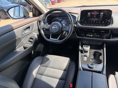 Used 2023 Nissan Rogue SL w/ SL Premium Package image 19