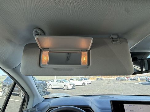 Used 2025 Toyota Sienna LE w/ LE Plus Package image 29