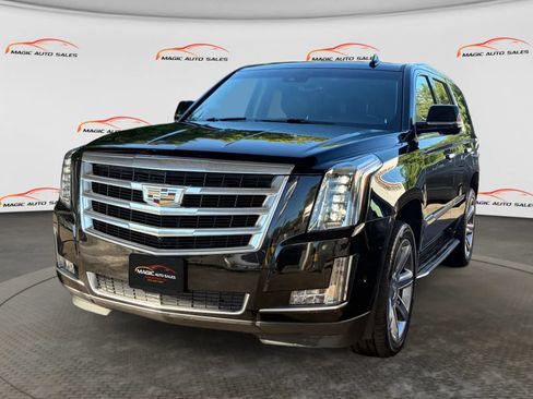 Used 2017 Cadillac Escalade Luxury AWD/4WD image 1