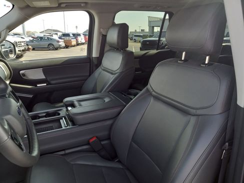 Used 2025 Ford Expedition Active AWD/4WD image 14