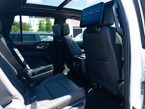 Used 2023 Chevrolet Tahoe Z71 w/ Luxury Package AWD/4WD image 24