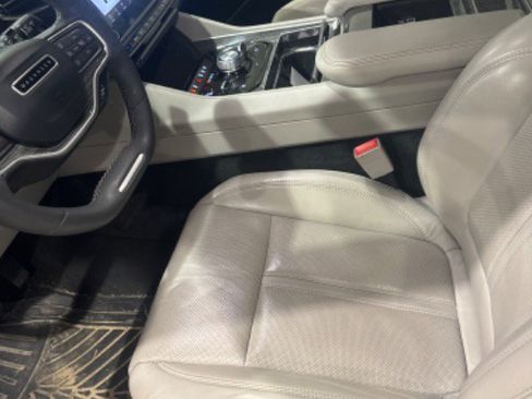 Used 2022 Jeep Wagoneer Series III w/ Premium Group I image 5