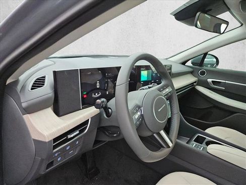 Used 2025 Hyundai Sonata SEL FWD image 3