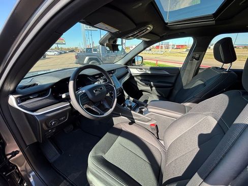 New 2025 Jeep Grand Cherokee Laredo X w/ Luxury Tech Group I image 13