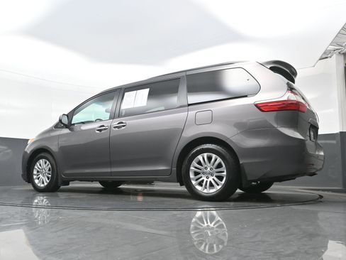 Used 2017 Toyota Sienna Limited Premium image 29