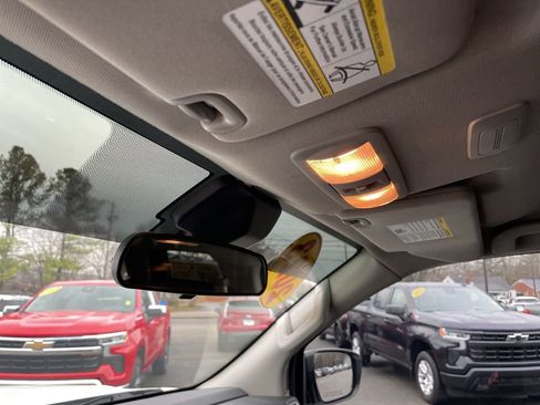 Used 2023 Nissan Frontier SV image 20