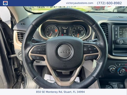 Used 2018 Jeep Cherokee Latitude w/ Altitude Package AWD/4WD image 25