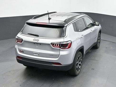 Used 2025 Jeep Compass Limited AWD/4WD image 37