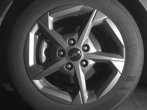 Used 2025 Kia K4 image 9