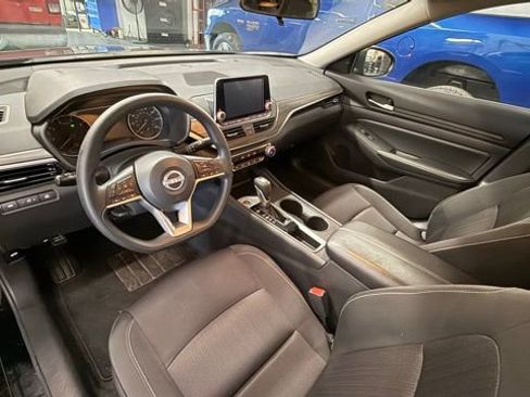 Used 2025 Nissan Altima 2.5 SV image 15