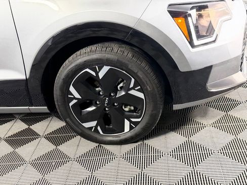 Used 2025 Kia Niro Wind w/ Wind Preserve Package FWD image 13