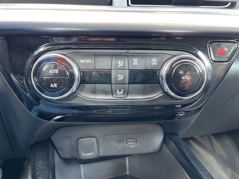 Used 2025 Chevrolet Trax LT image 12