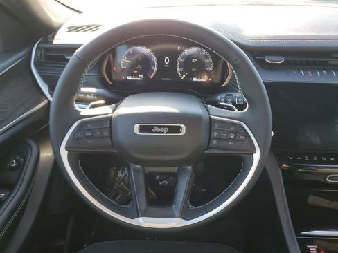 New 2026 Jeep Grand Cherokee Altitude image 20