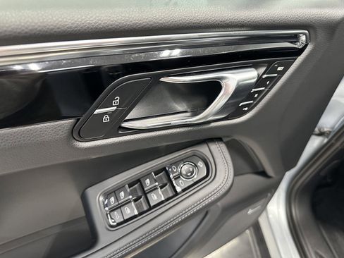 Certified 2026 Porsche Macan image 16