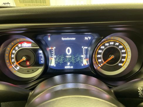 Certified 2025 Jeep Wrangler Unlimited Rubicon w/ Convenience Group AWD/4WD image 14
