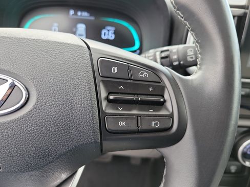 Used 2025 Hyundai Venue SEL FWD image 22
