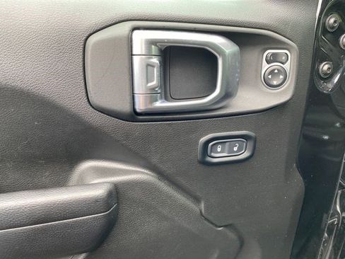 Used 2024 Jeep Wrangler Unlimited AWD/4WD image 12