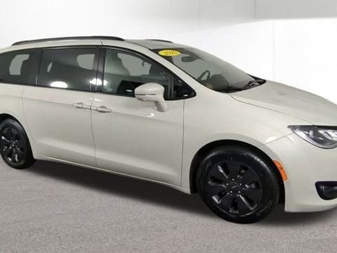 Used 2020 Chrysler Pacifica Limited w/ Advanced Safetytec Group image 2