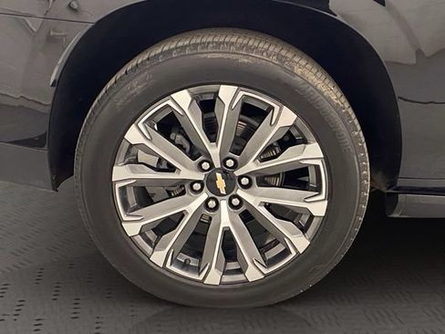 Used 2026 Chevrolet Suburban High Country AWD/4WD image 39