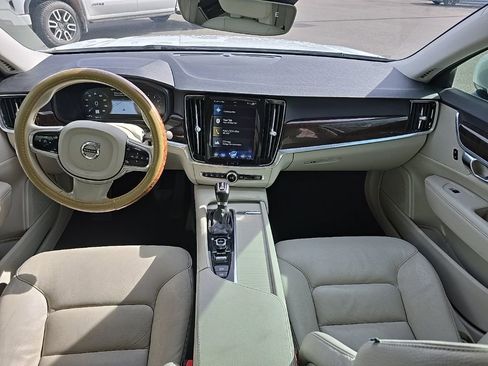 Used 2017 Volvo S90 T6 Momentum w/ Vision Package image 12