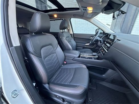Used 2024 Nissan Pathfinder Platinum w/ Cargo Package image 26