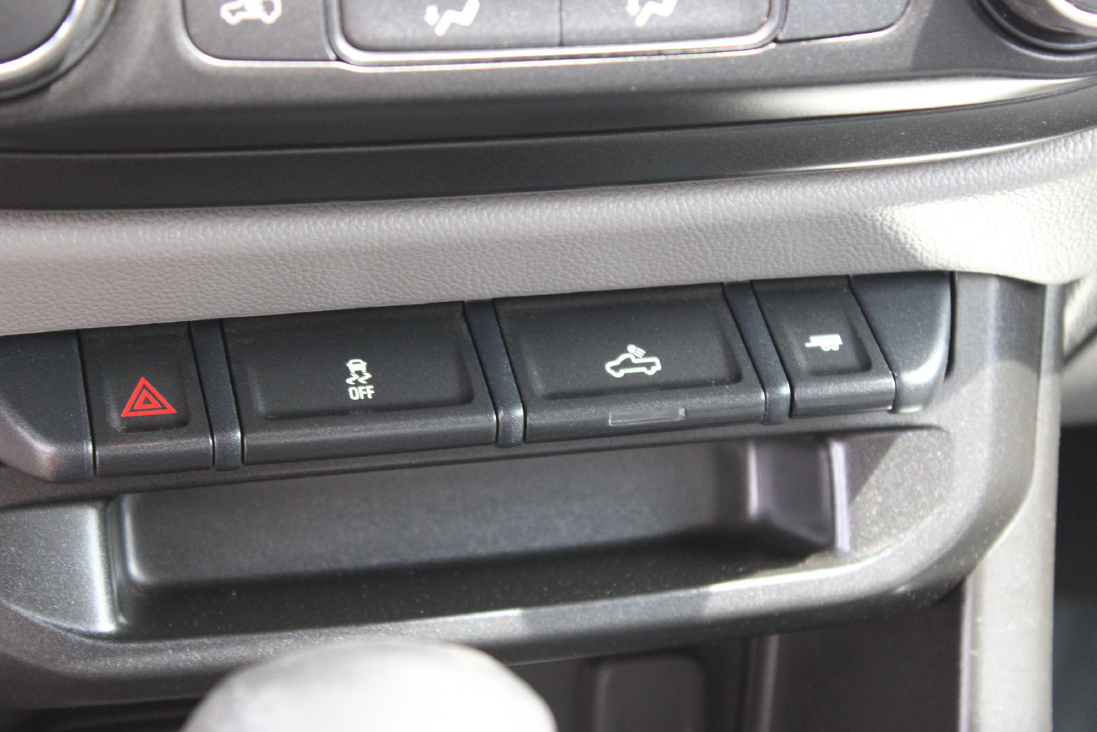 Used 2022 Chevrolet Colorado W/T AWD/4WD image 17