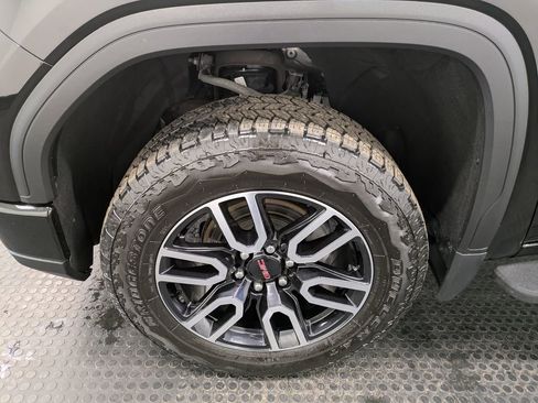 Used 2024 GMC Sierra 1500 AT4 w/ Technology Package image 7