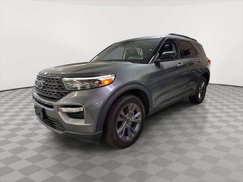 Used 2022 Ford Explorer XLT w/ Equipment Group 202A AWD/4WD image 5